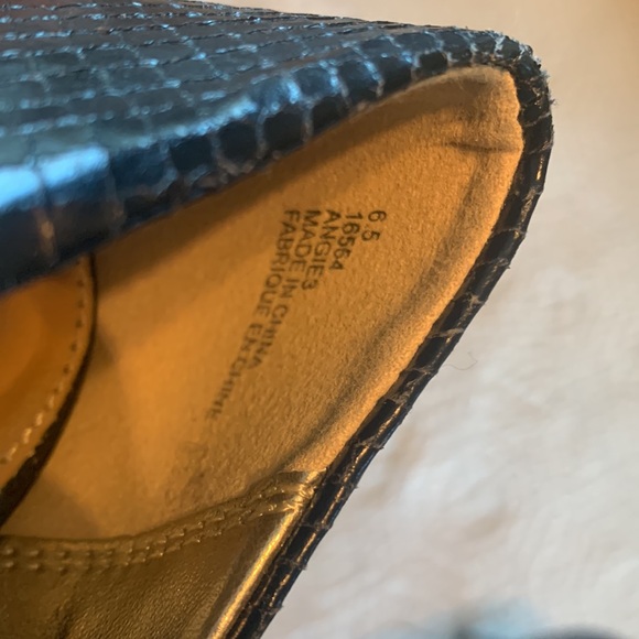 Black 3” high heels in good shape - Picture 4 of 4